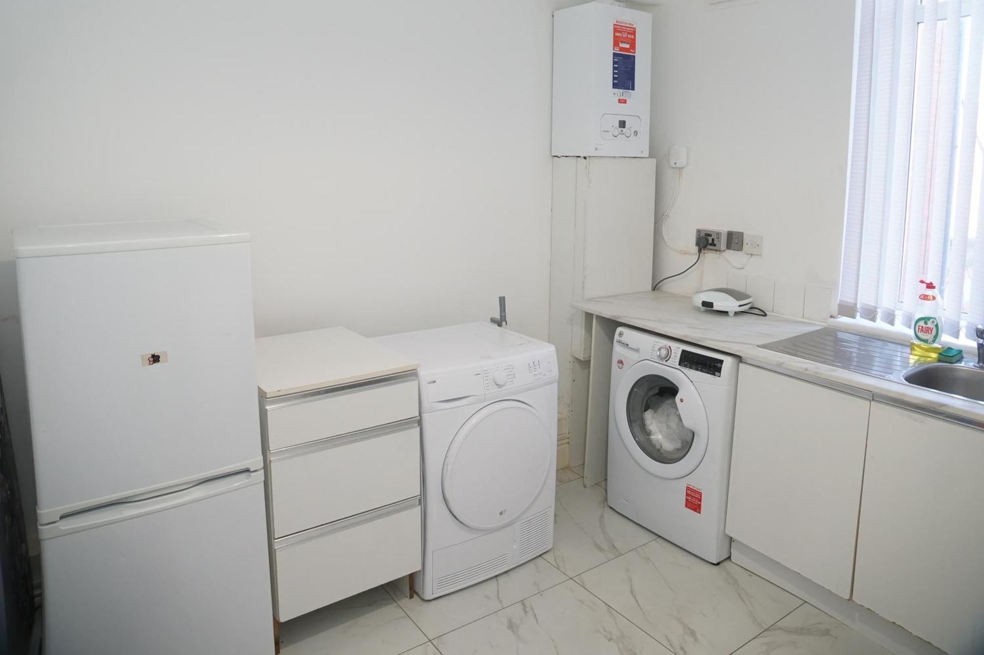 Affordably Elegant Apartments Close To Coop Live, Etihad Stadium And Manchester City Centre Exterior photo
